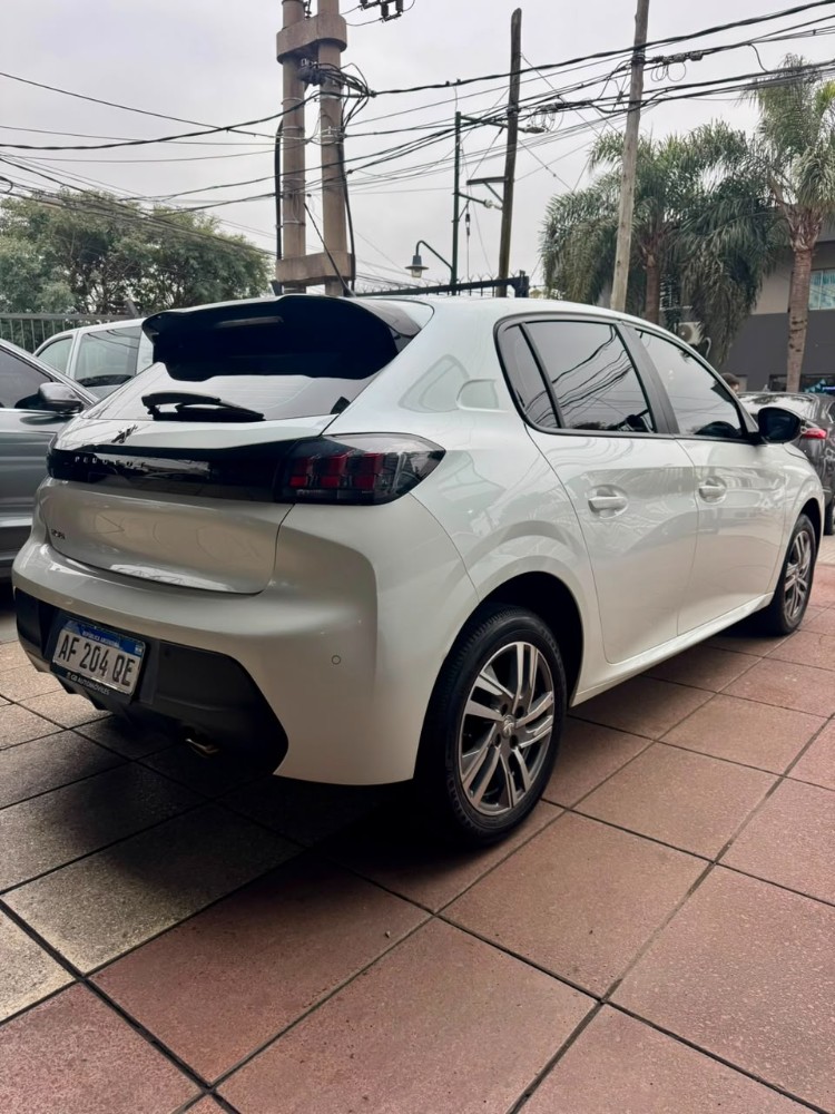Peugeot 208 FELINE — foto 4